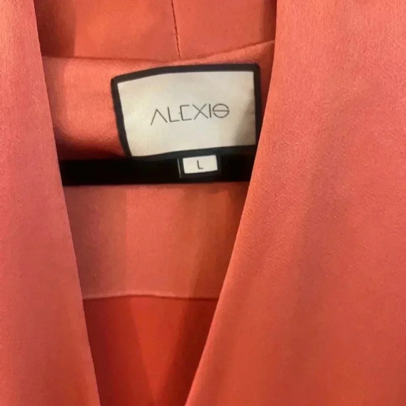 Alexis Raine Jumpsuit ​/​ Mono largo satinado color Salmón Large - Picture 5 of 10